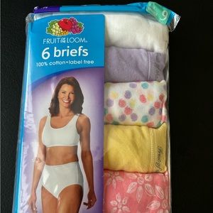 NWT - Fruit of the Loom package of 6. Size 9